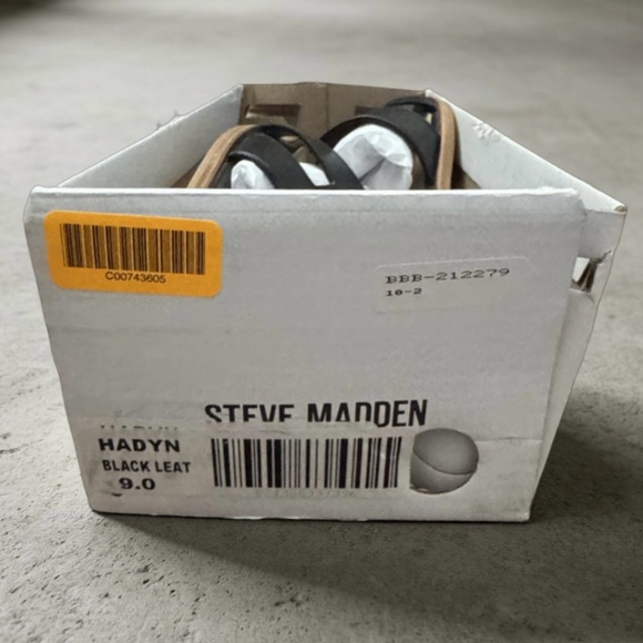 STEVE MADDEN • Black Haydn Slide Sandals Similar to Hermès Oran